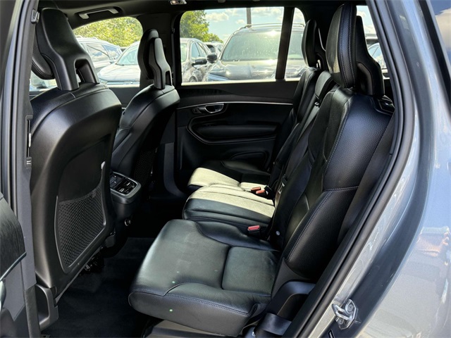 2020 Volvo XC90 T6 Momentum photo 14