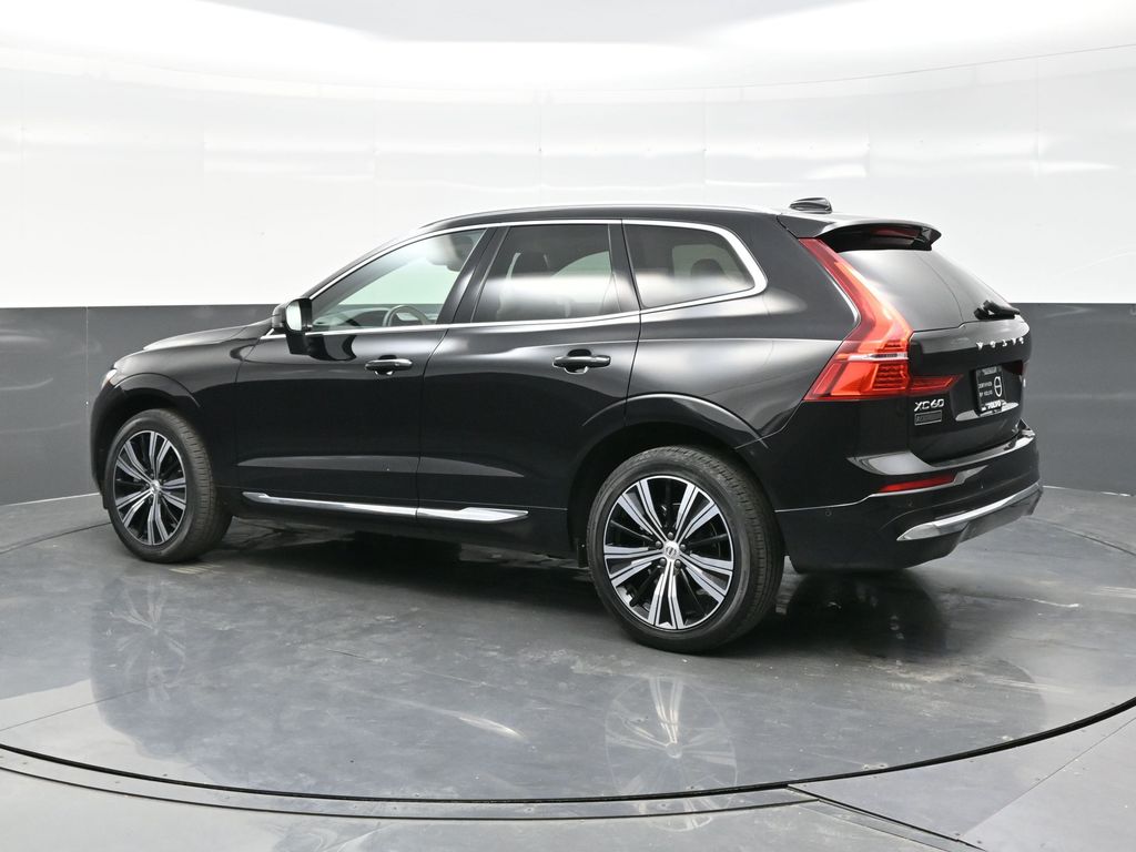 2023 Volvo XC60 B5 Plus photo 3