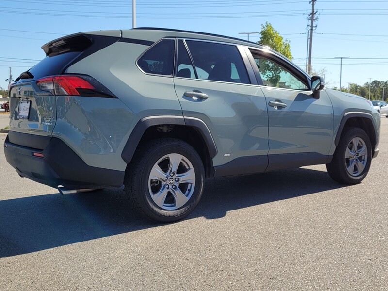 2023 Toyota RAV4 Hybrid XLE photo 3
