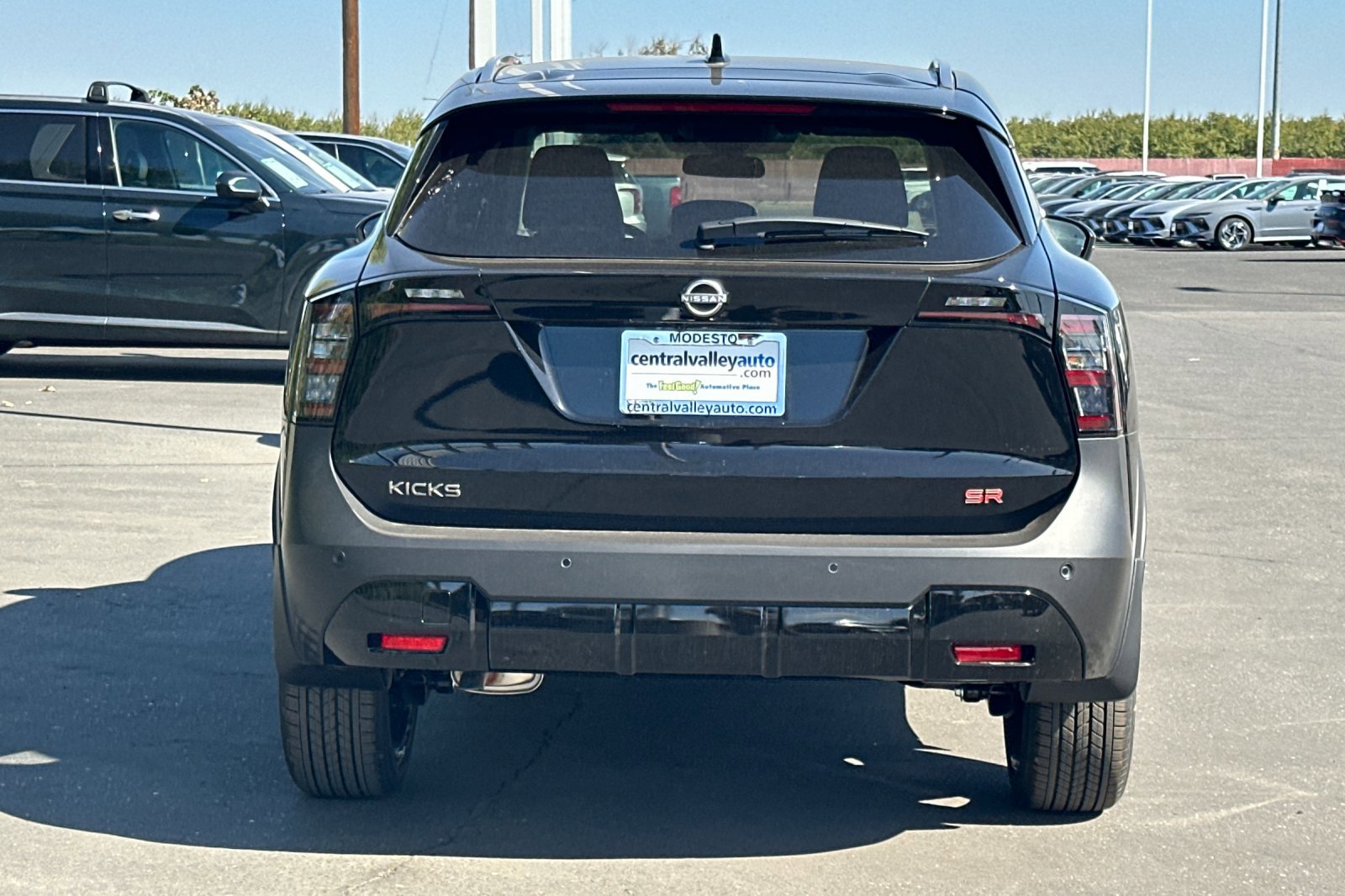 2026 Nissan Kicks SR photo 4