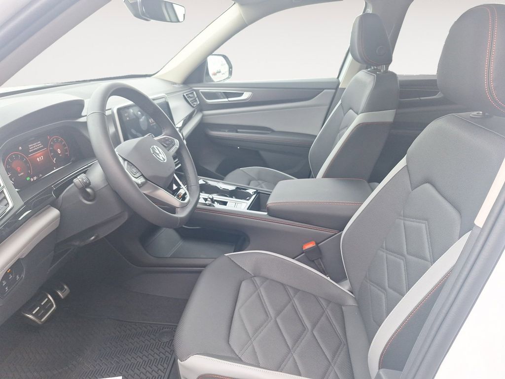 2025 Volkswagen Atlas Peak Edition SE photo 8