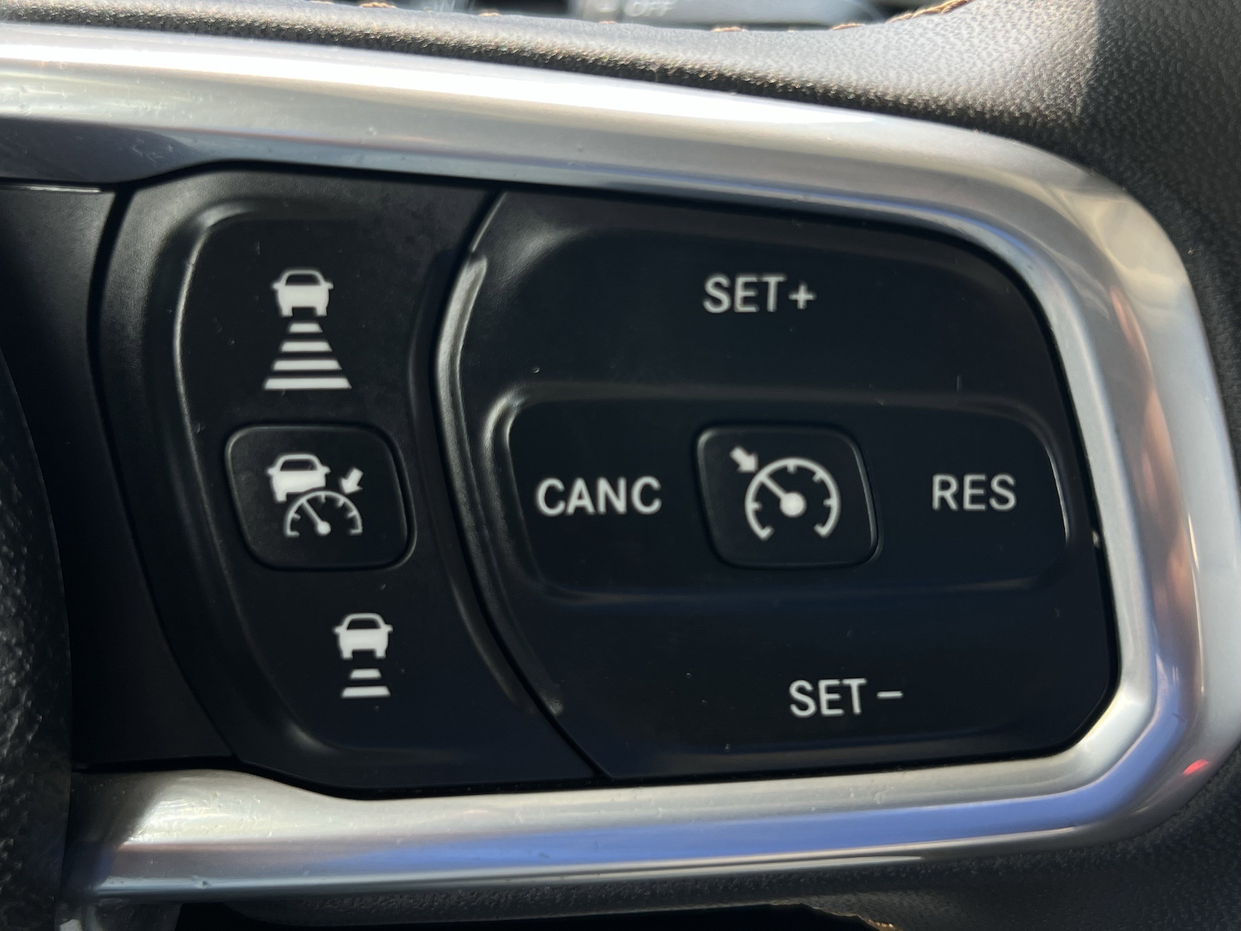 2024 Jeep Wrangler Sahara 4xe photo 6