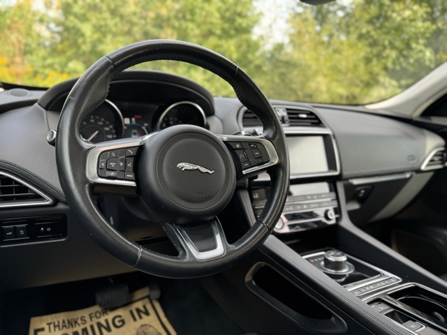 2020 Jaguar F-PACE Prestige photo 21