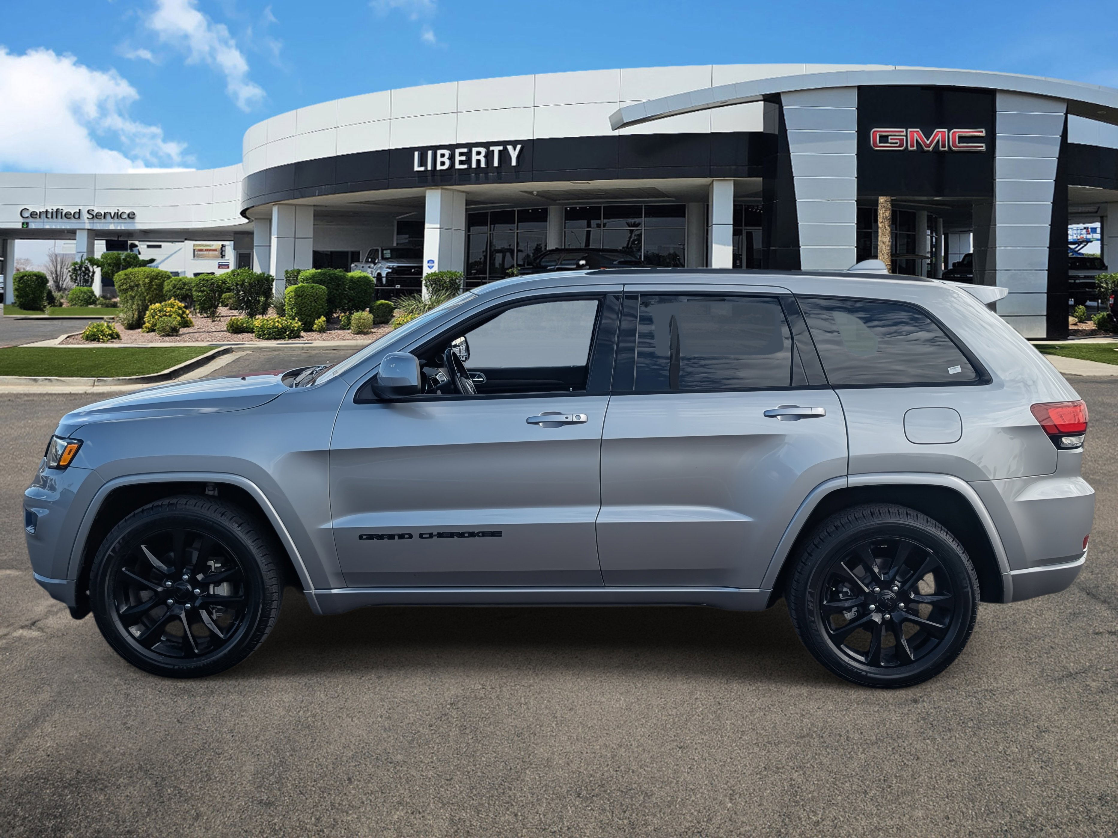 2020 Jeep Grand Cherokee Altitude photo 4