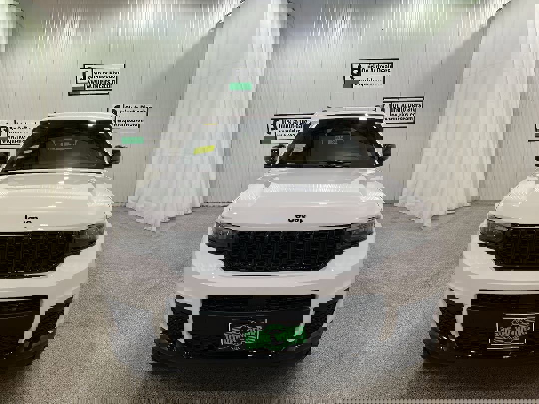 2025 Jeep Grand Cherokee Altitude X photo 2