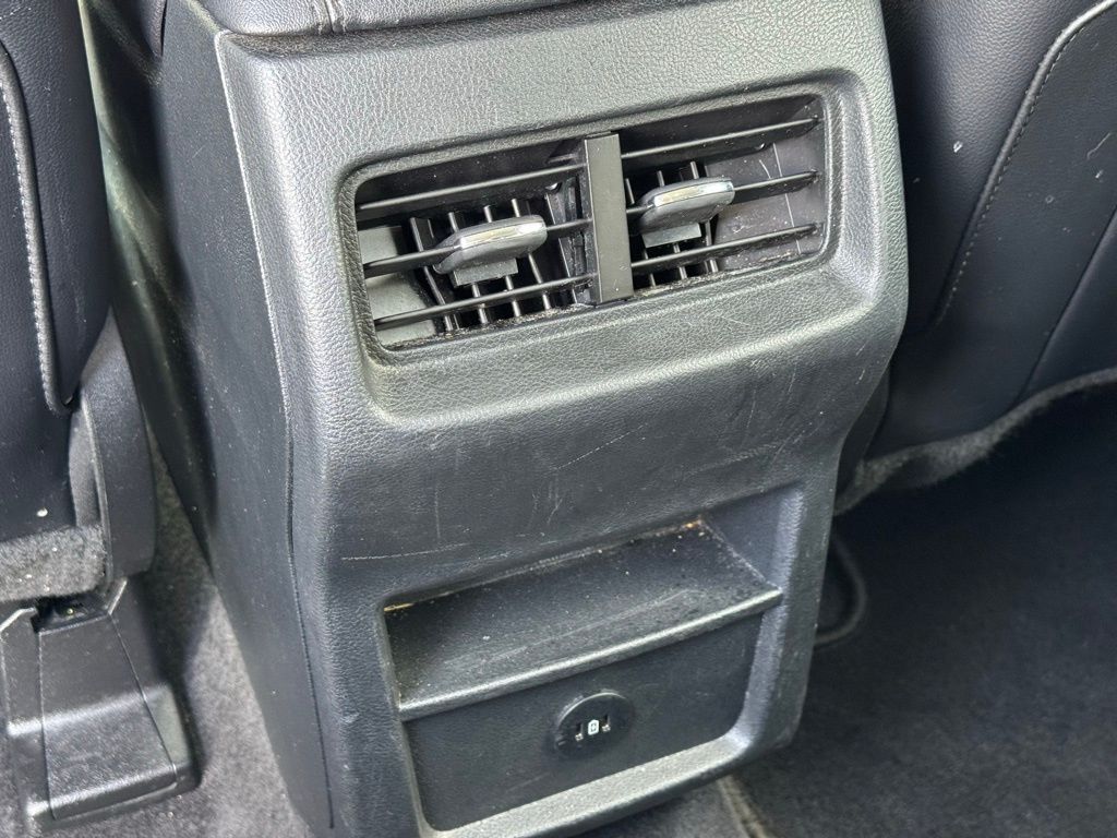 2023 Ford Edge SEL photo 2