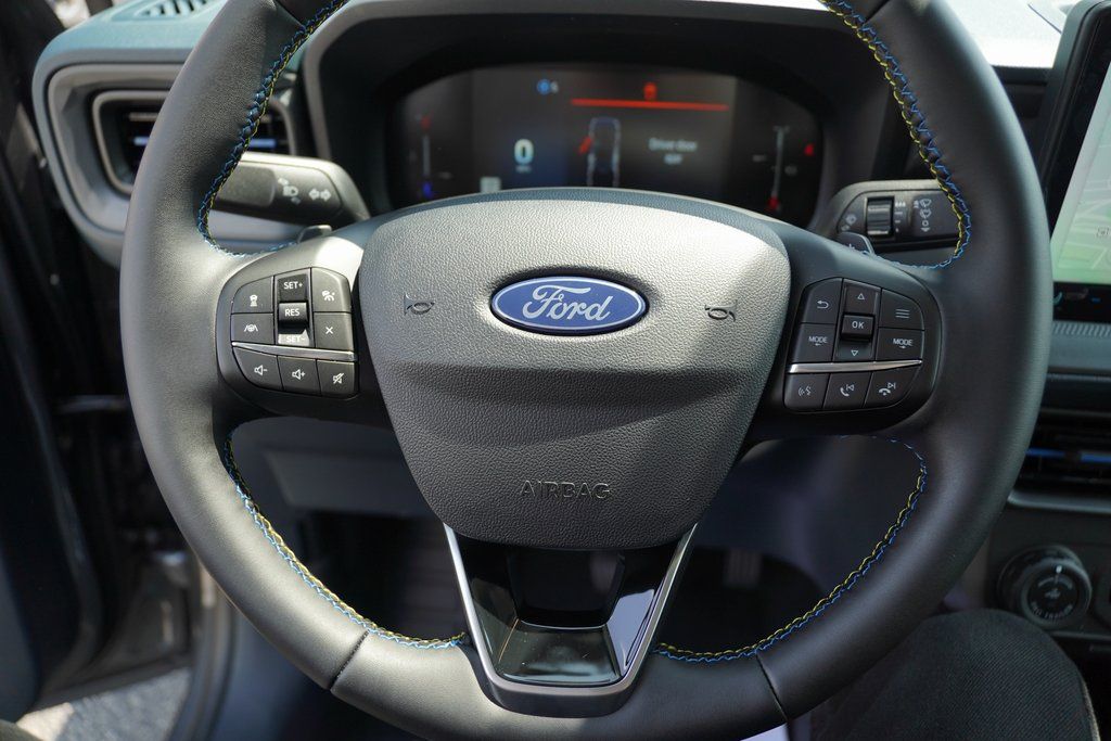 2025 Ford Maverick photo 13