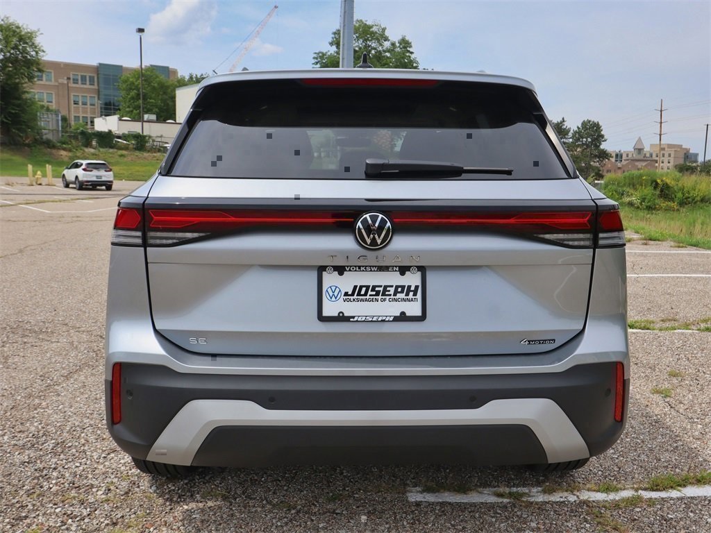 2025 Volkswagen Tiguan SE photo 3