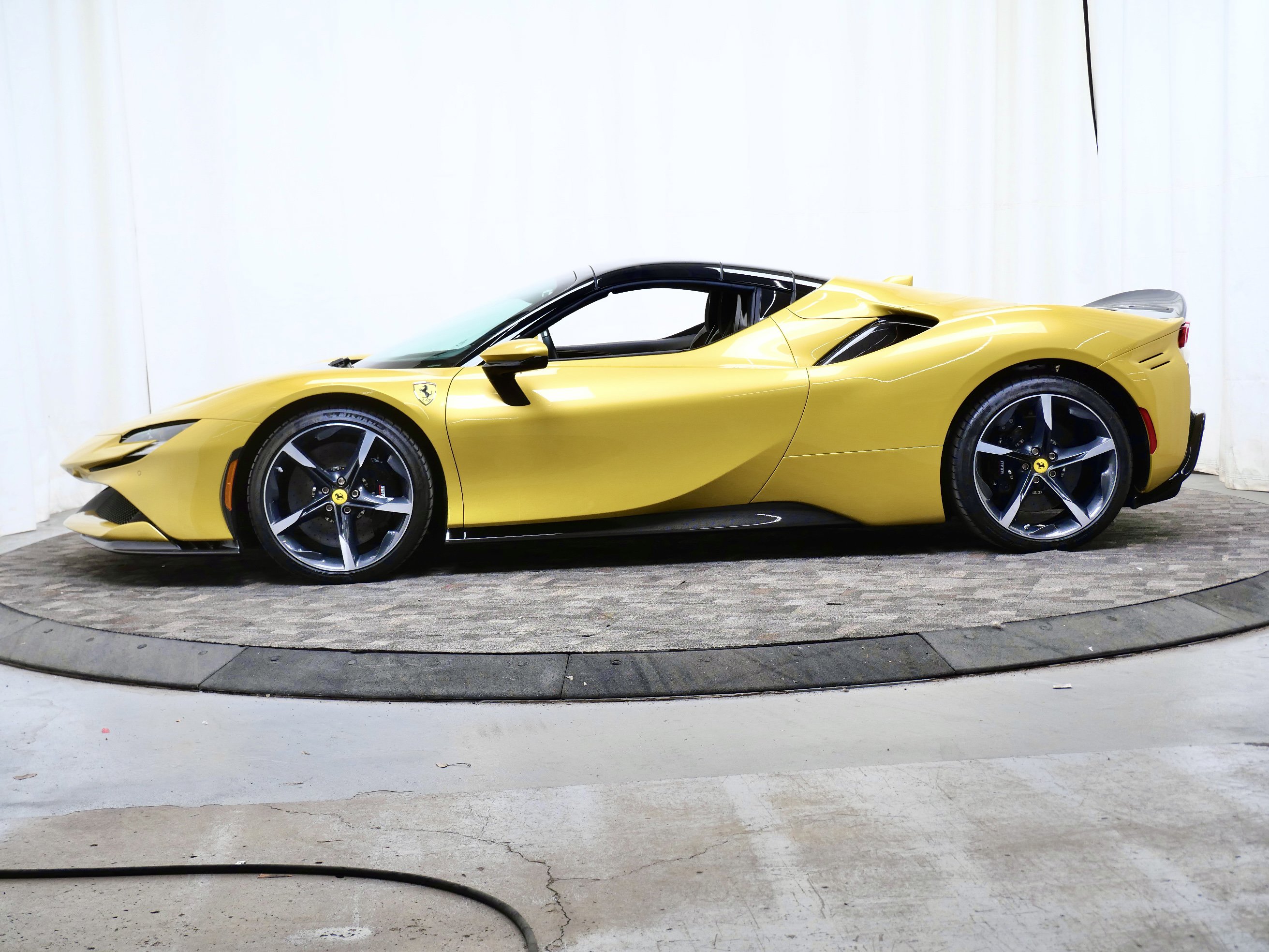 2022 Ferrari SF90 Spider Assetto Fiorano photo 2