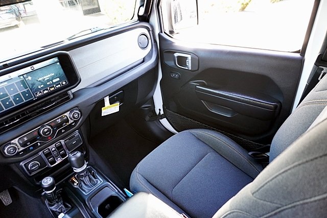 Certified Used 2024 White Jeep Sport S 4xe image 21