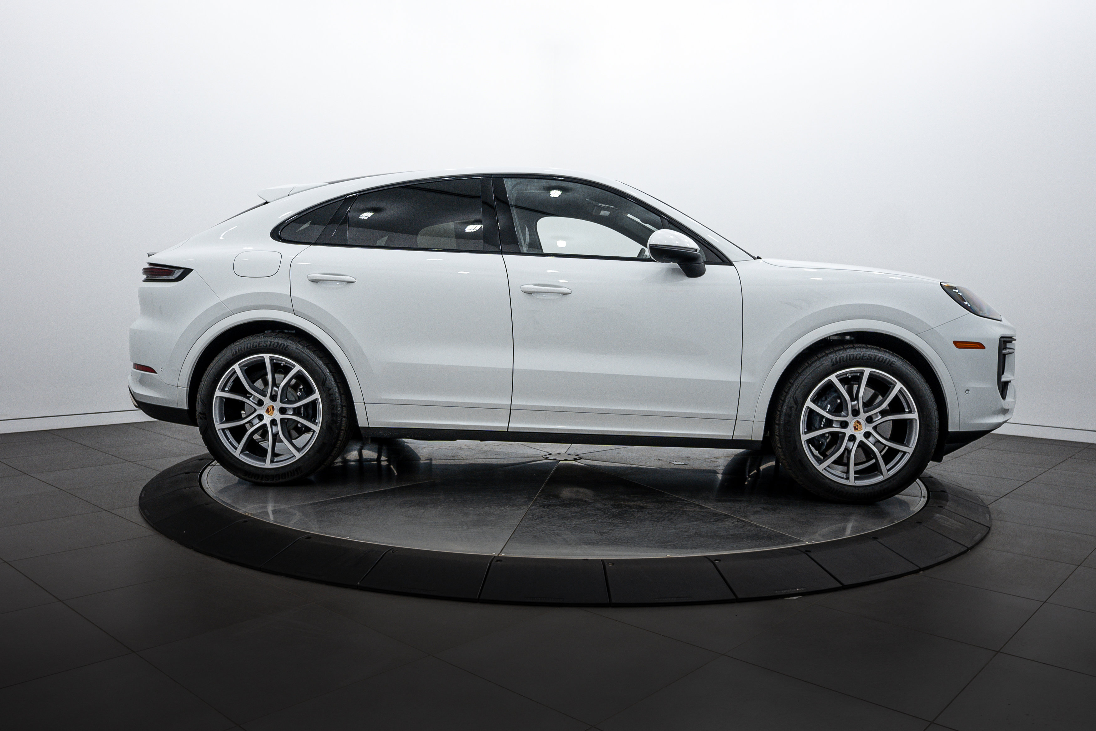 2025 Porsche Cayenne photo 7
