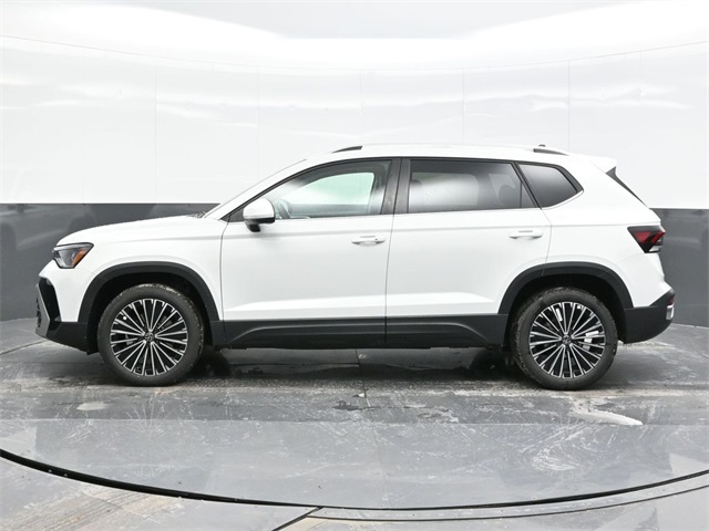 2025 Volkswagen Taos SE photo 2