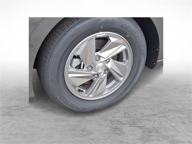 2026 Hyundai Elantra SE photo 3