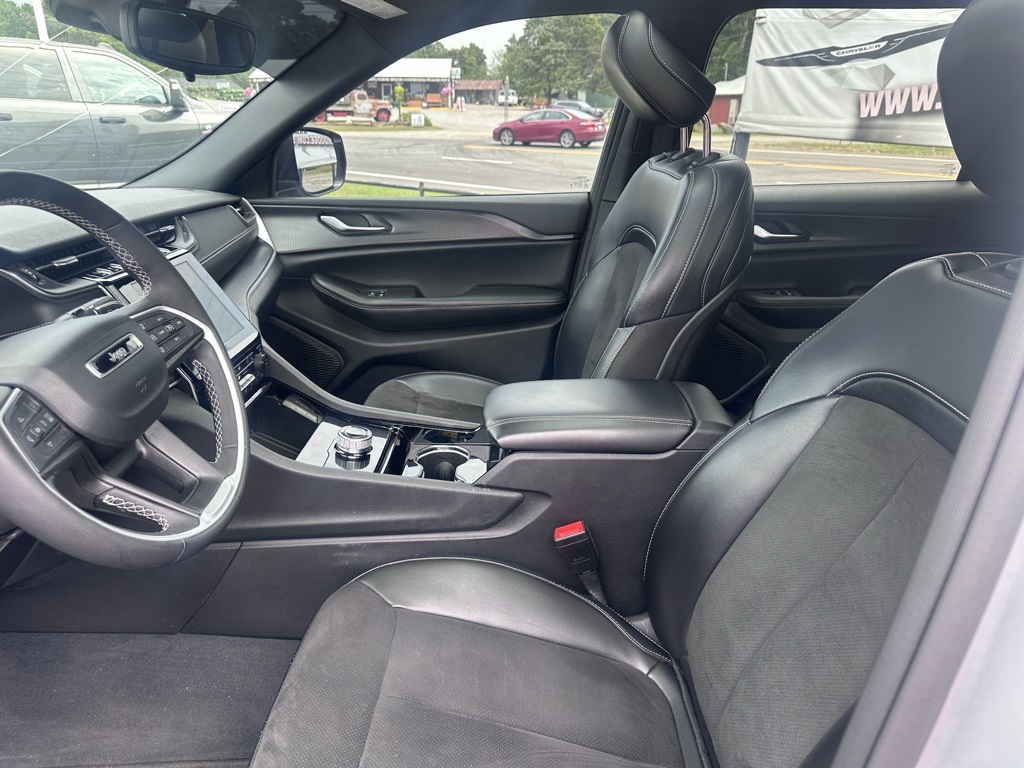 2023 Jeep Grand Cherokee Altitude photo 4