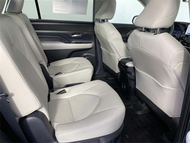 2024 Toyota Highlander Hybrid XLE photo 11