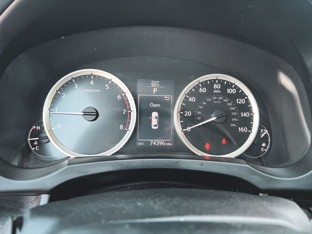 2016 Lexus IS 200t photo 16