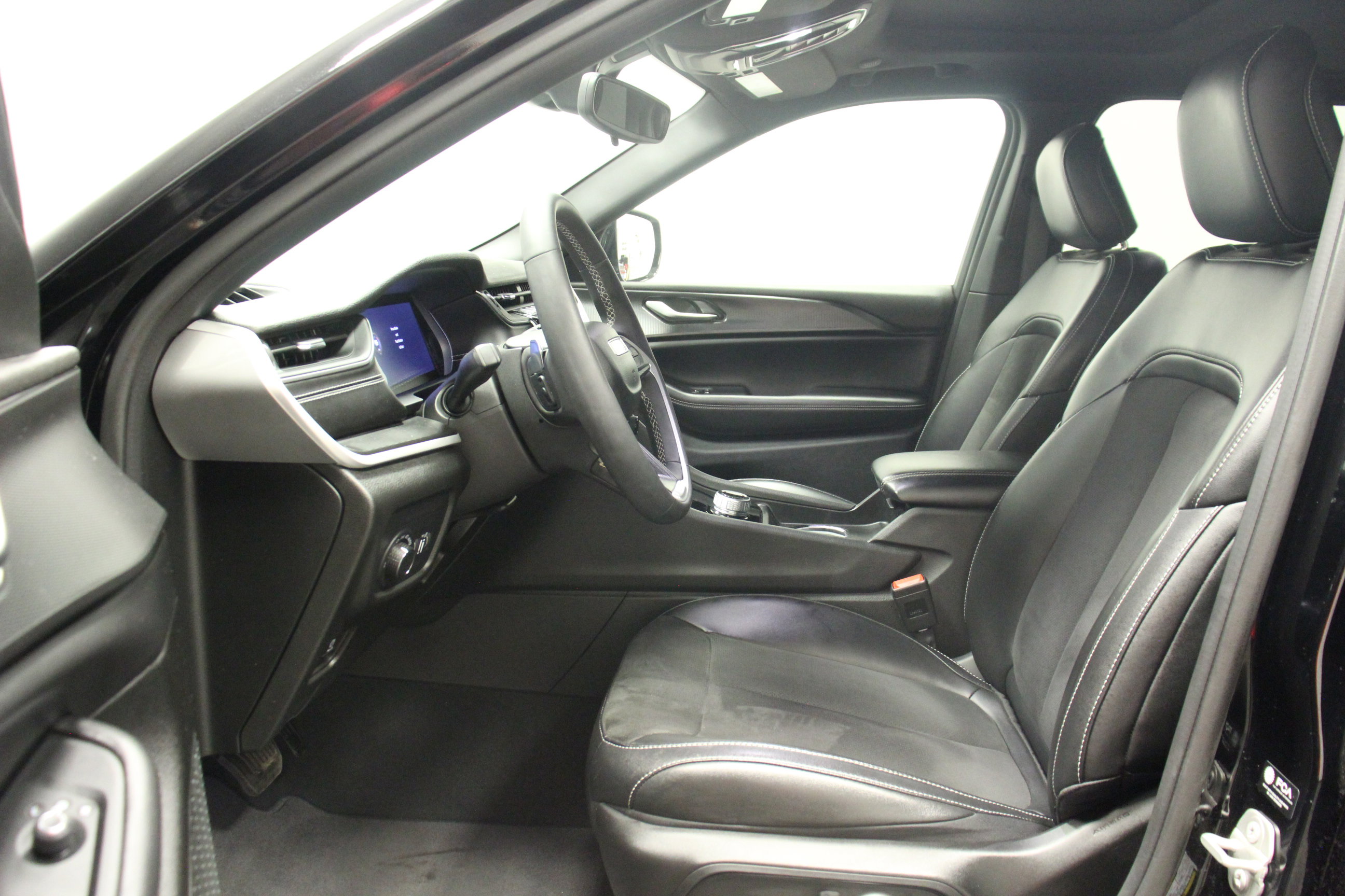 2023 Jeep Grand Cherokee Altitude photo 11