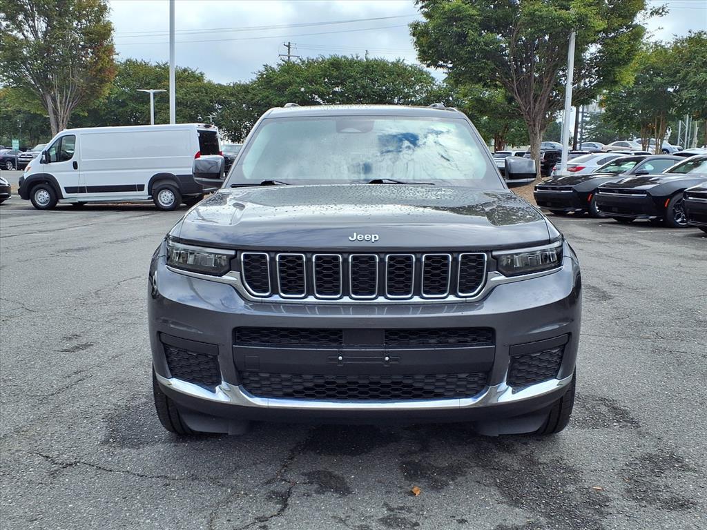 2022 Jeep Grand Cherokee Laredo photo 2