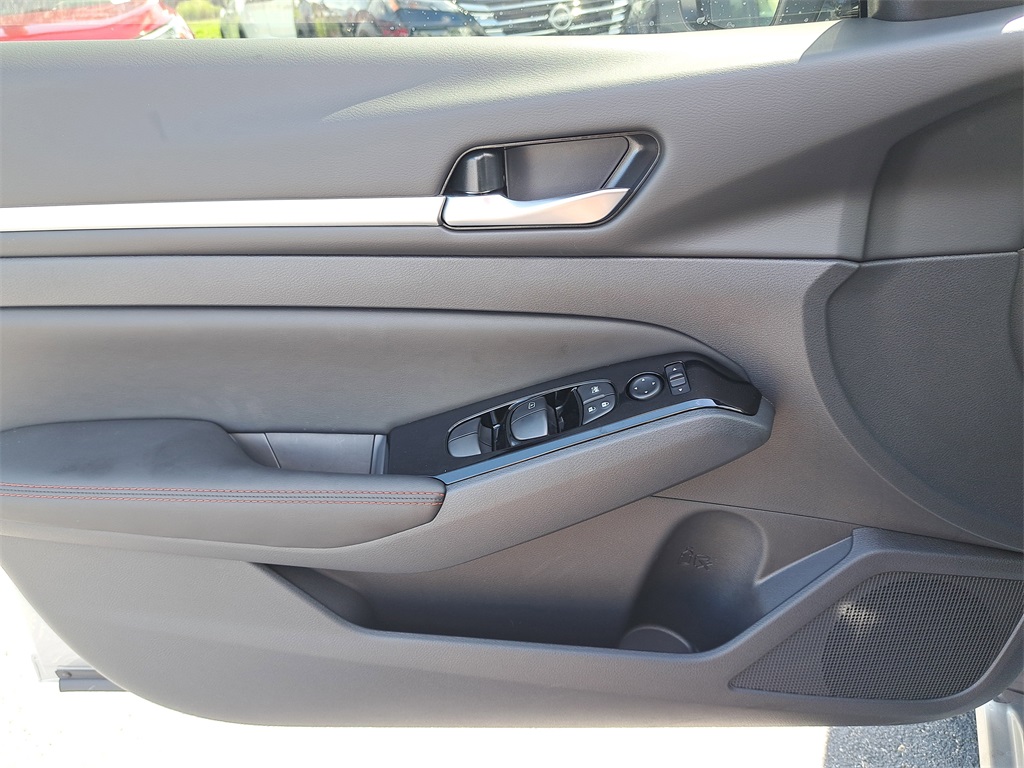 2025 Nissan Altima 2.5 SR photo 21