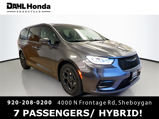 2022 Chrysler Pacifica Hybrid Limited's photo