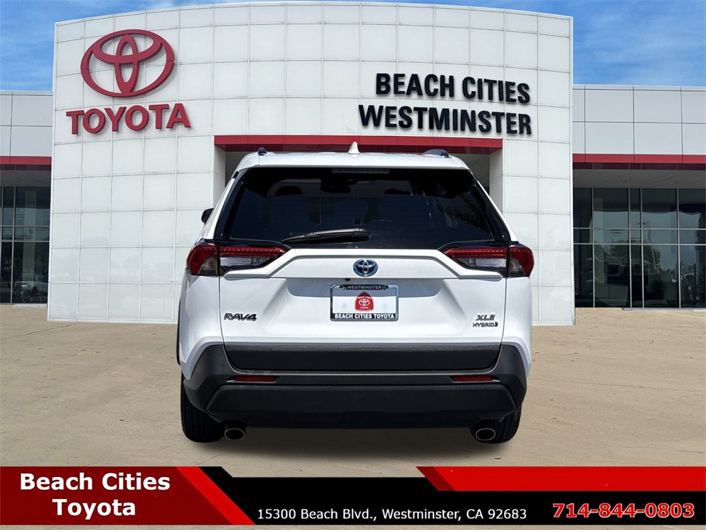 2023 Toyota RAV4 Hybrid XLE photo 8