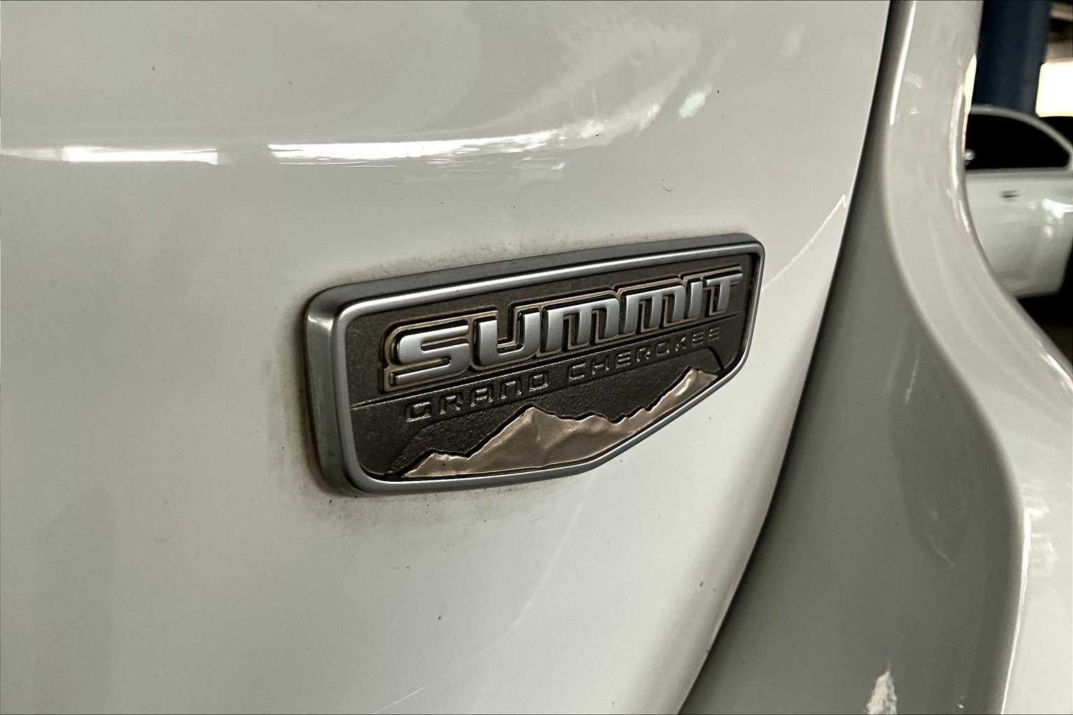 2017 Jeep Grand Cherokee Summit photo 9