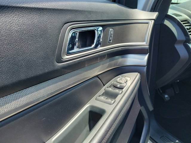 2019 Ford Explorer XLT photo 18