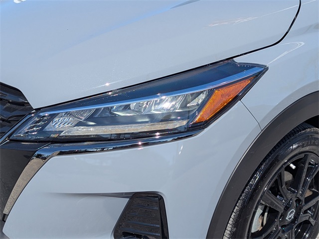 2024 Nissan Kicks SR photo 2