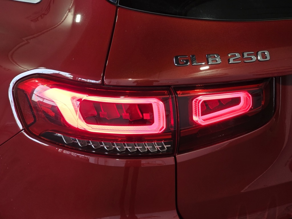2021 Mercedes Benz GLB 250 photo 10