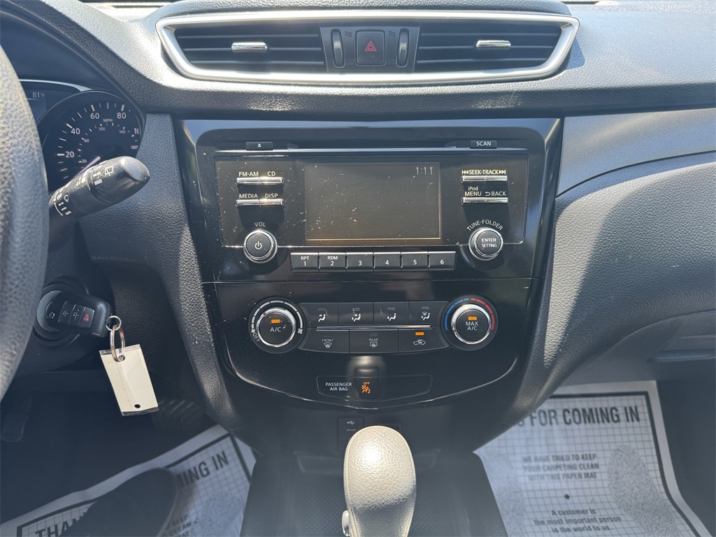 2015 Nissan Rogue S photo 20