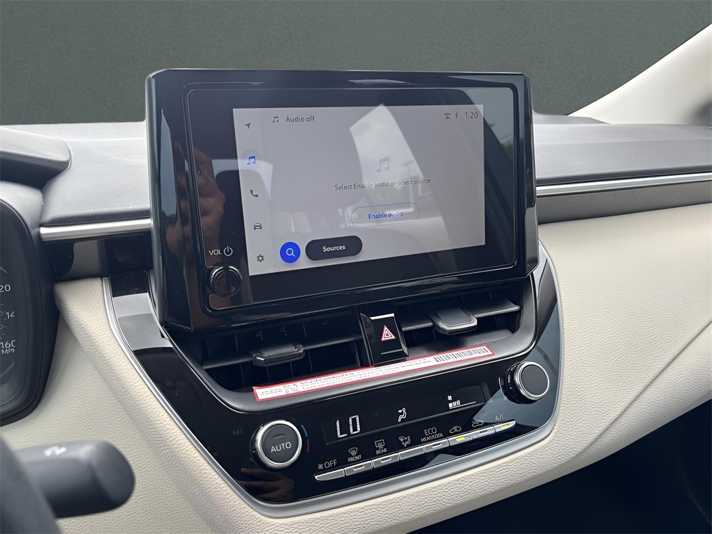2025 Toyota Corolla LE photo 18