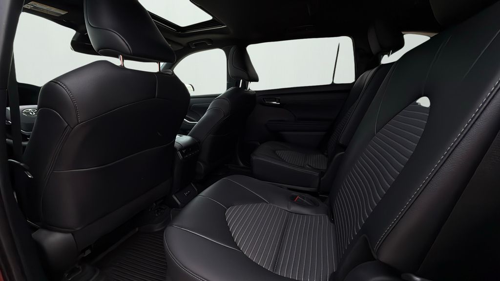 2024 Toyota Highlander XSE photo 12