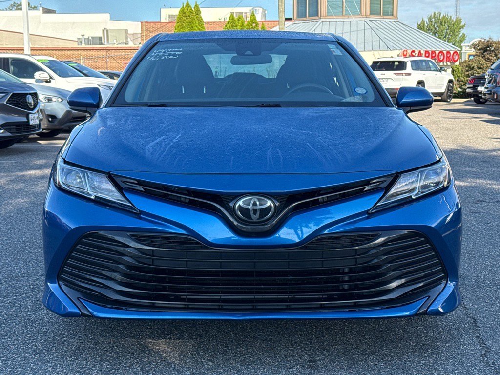 2019 Toyota Camry SE XLE photo 2