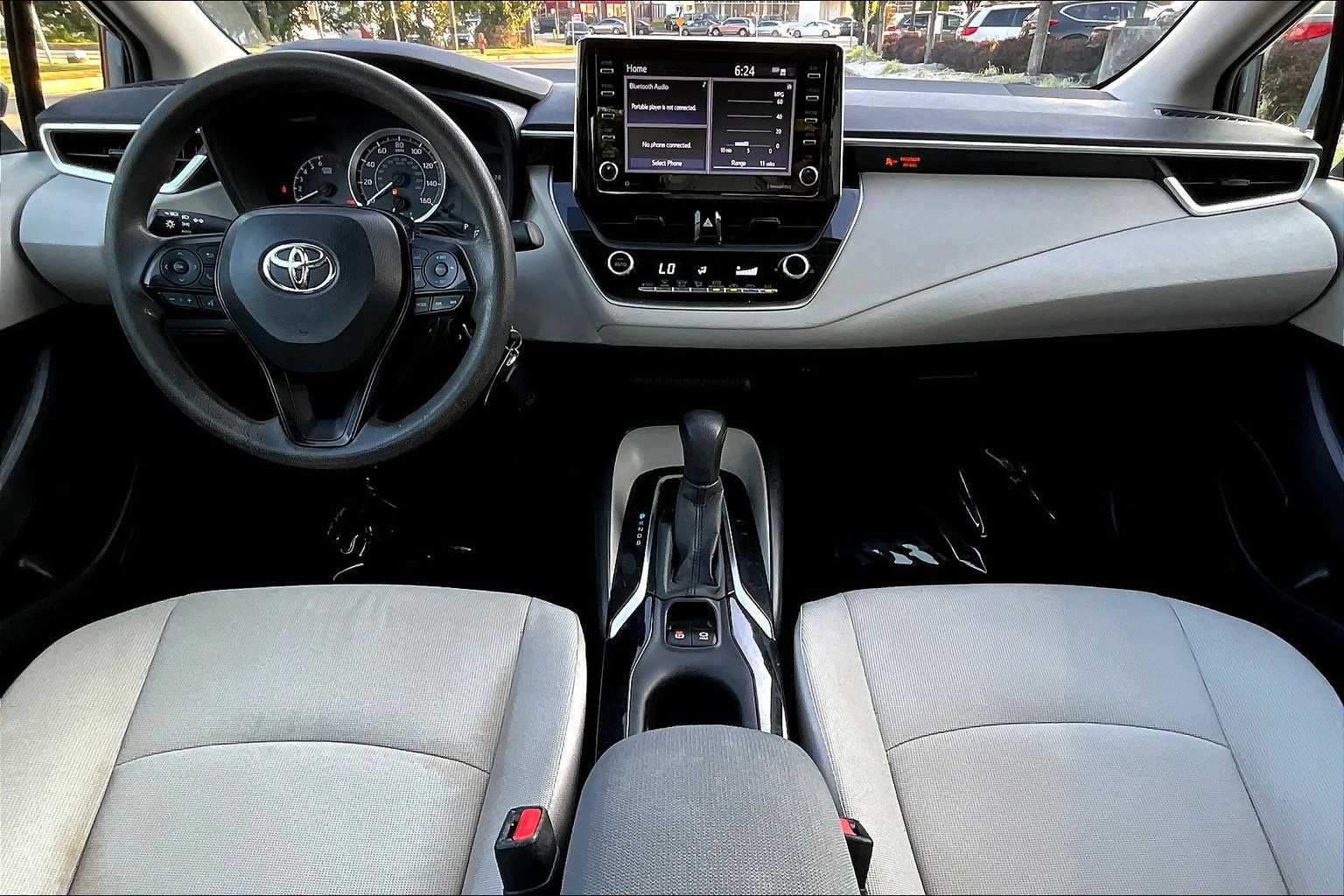 2021 Toyota Corolla LE photo 14