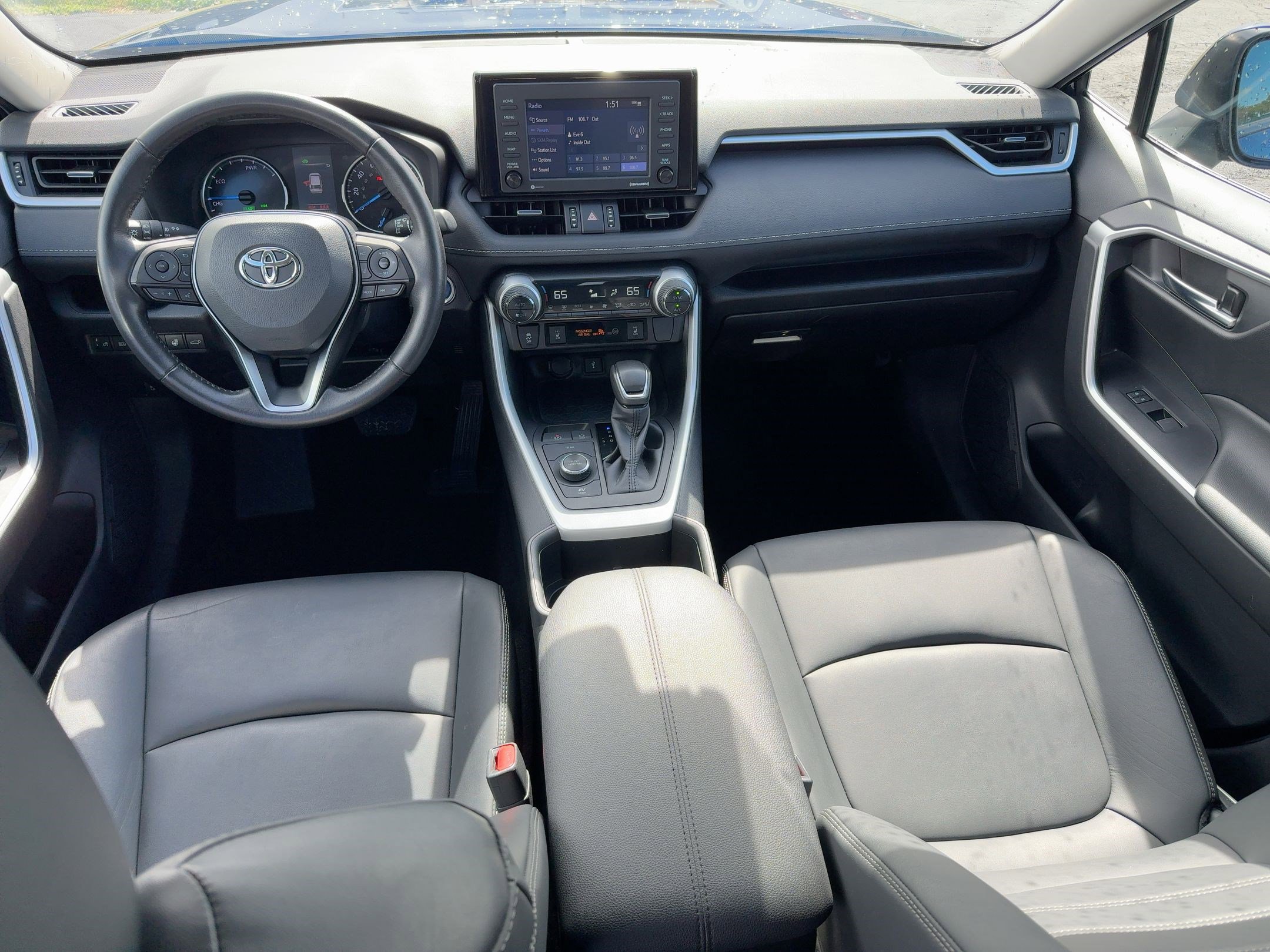 2022 Toyota RAV4 Hybrid XLE Premium photo 23
