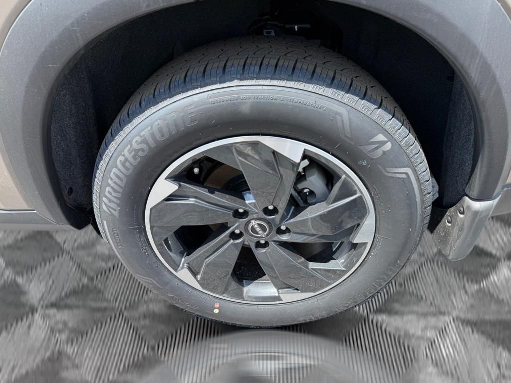 2025 Nissan Rogue SV photo 15