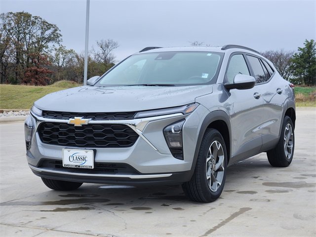 2024 Chevrolet Trax LT photo 3