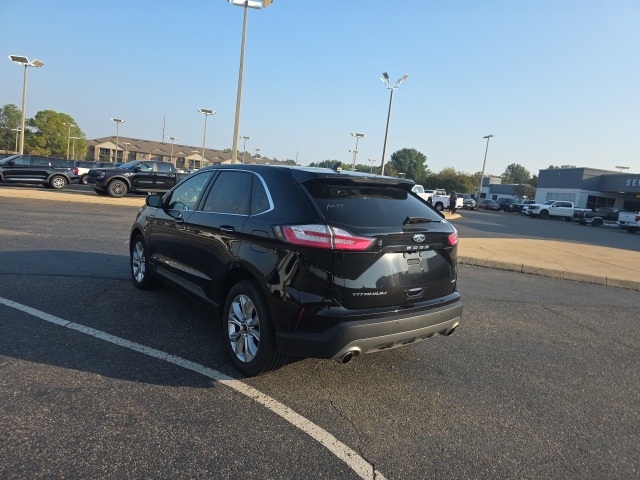 2024 Ford Edge Titanium photo 5