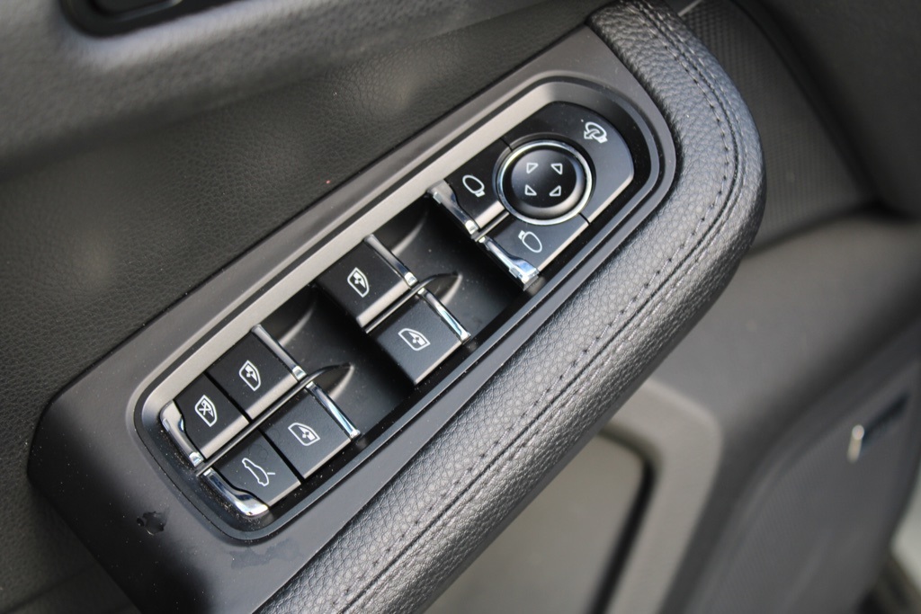 2024 Porsche Macan Base photo 21