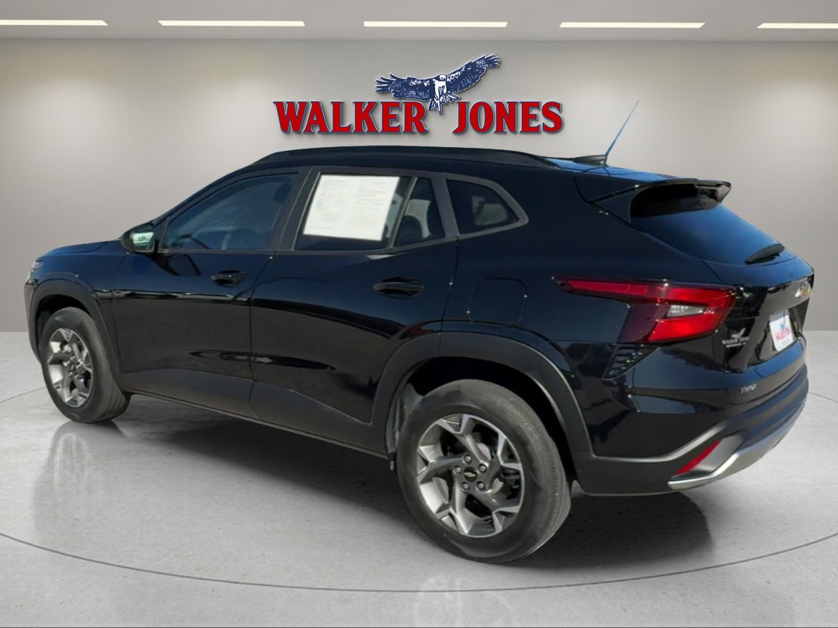 2024 Chevrolet Trax LT photo 4