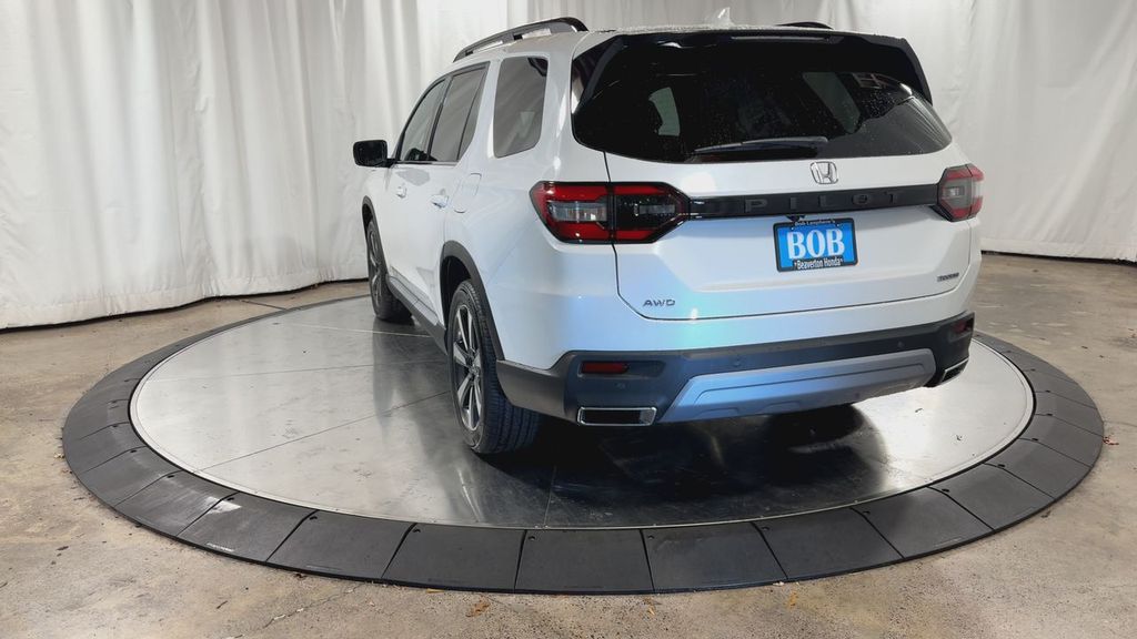 2025 Honda Pilot Touring photo 3