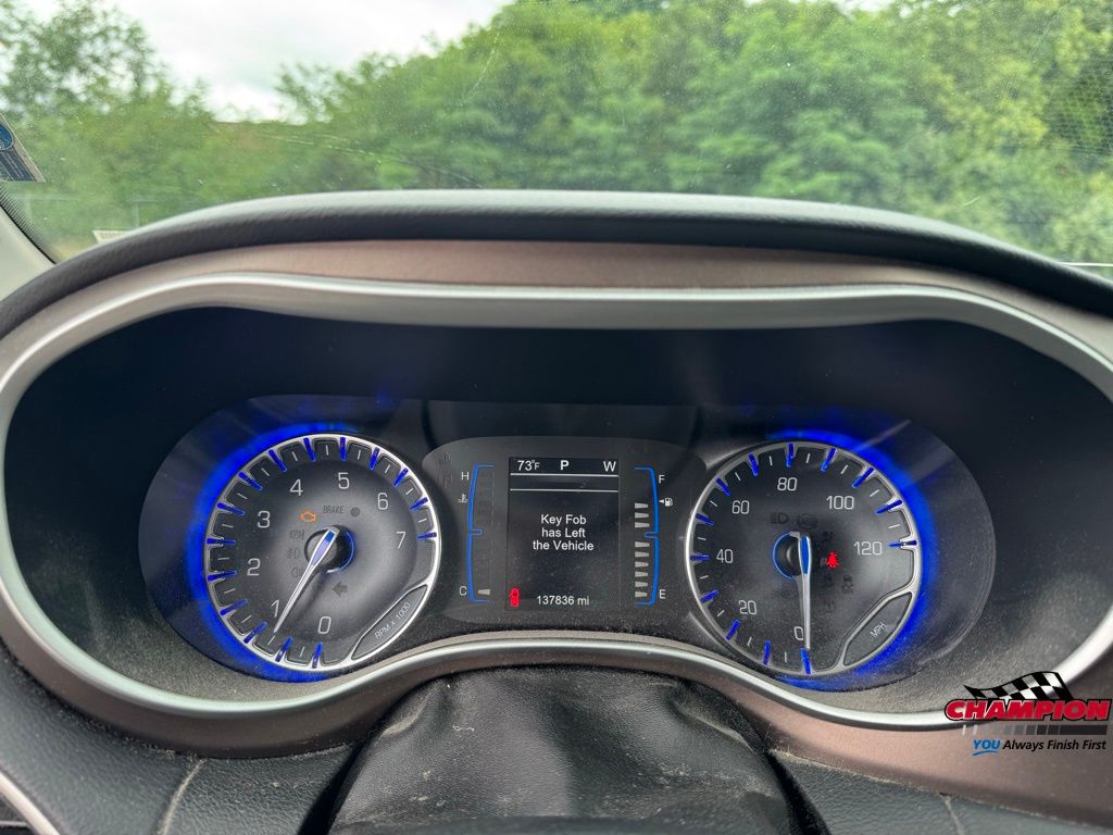 2017 Chrysler Pacifica Touring L photo 14