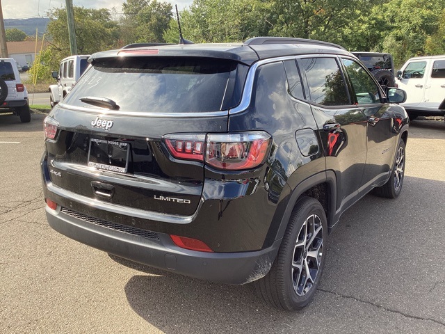 2025 Jeep Compass Limited photo 3