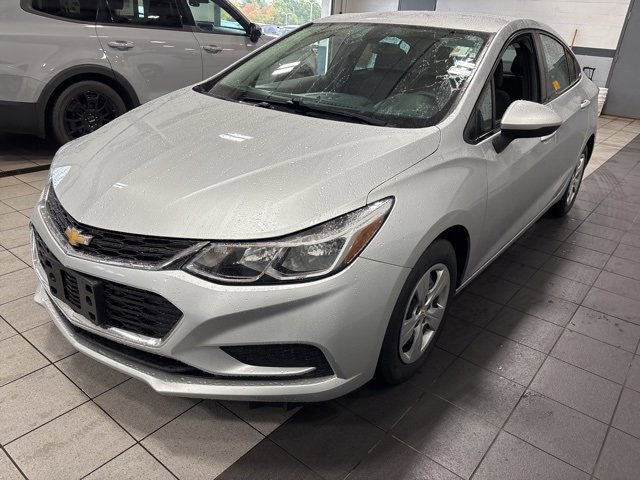 2017 Chevrolet Cruze LS photo 3