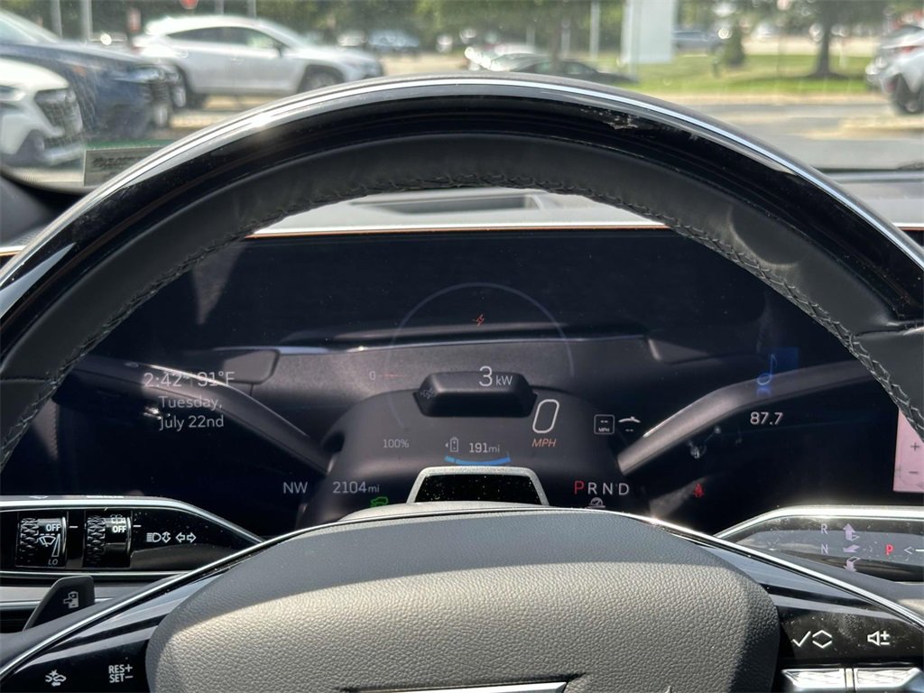 2025 Cadillac Lyriq Luxury photo 24