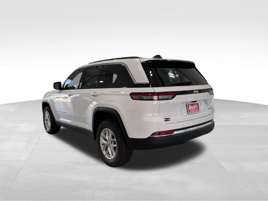 2025 Jeep Grand Cherokee Laredo X photo 2
