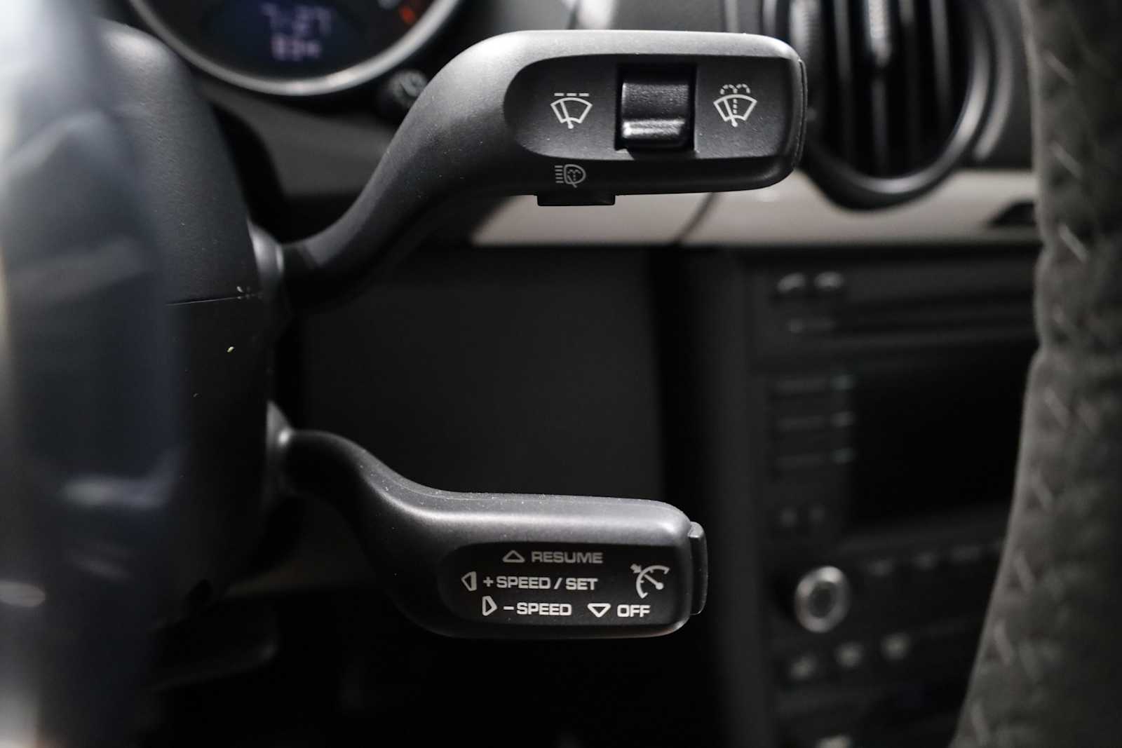 2012 Porsche Cayman R photo 21