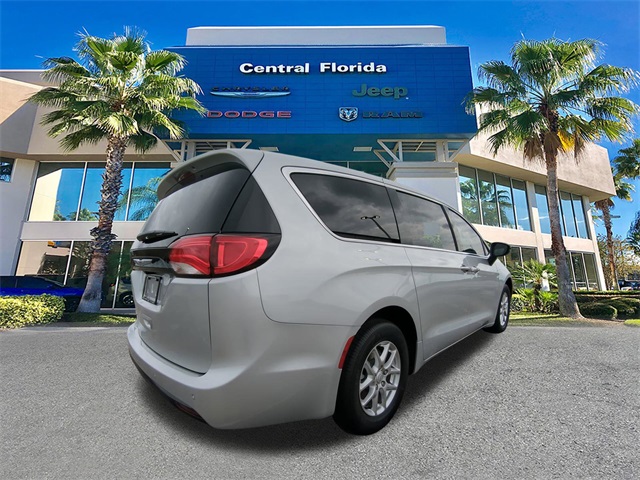 2026 Chrysler Voyager LX photo 4
