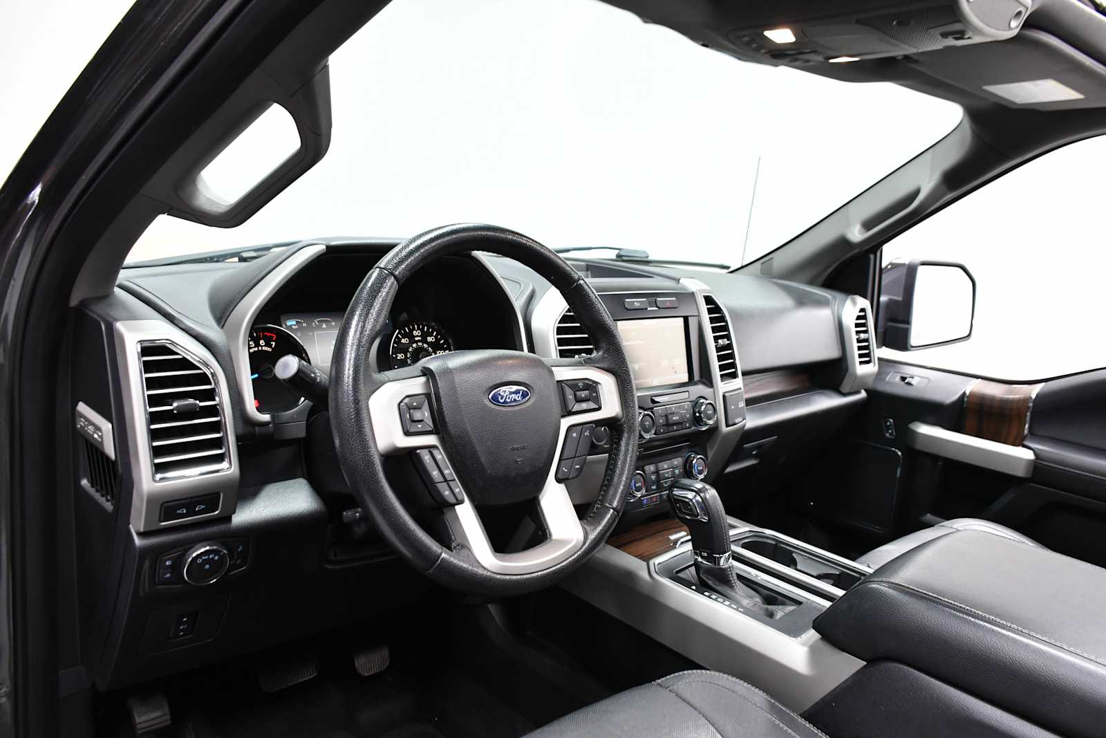 2015 Ford F-150 Lariat photo 14