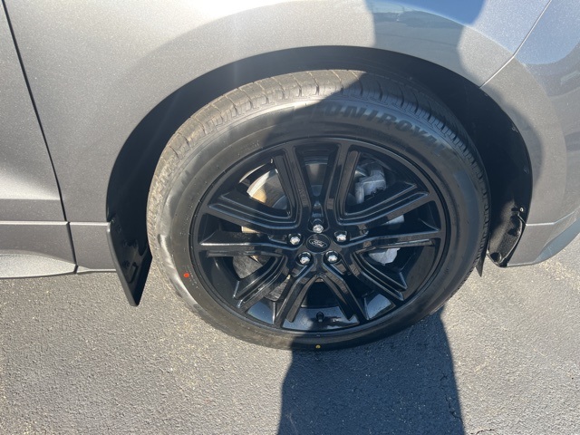 2021 Ford Edge ST photo 2